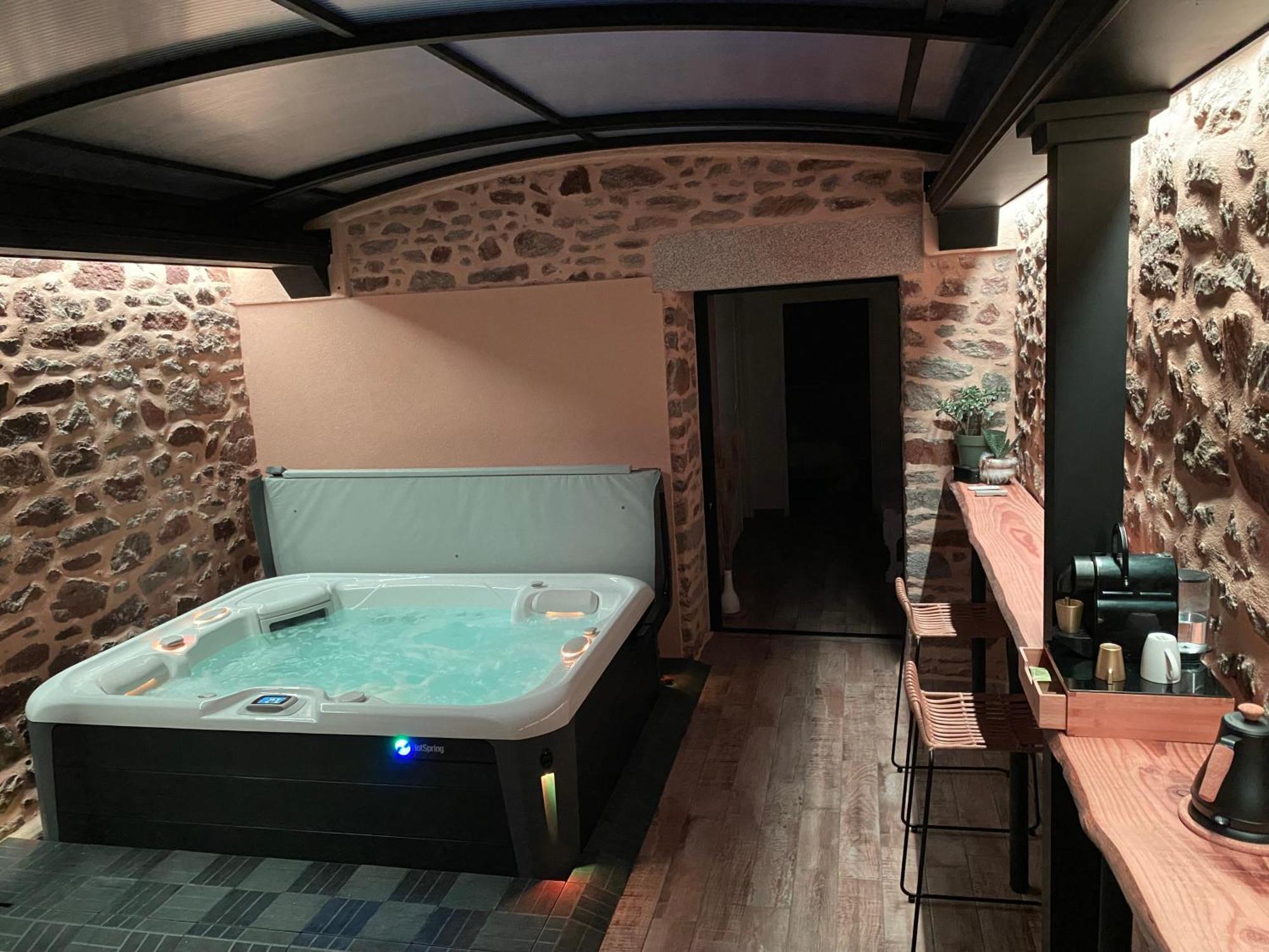 Villa Lily Spa, Chambre D'Hotes Avec Spa Privatif La Vicomte-sur-Rance Luaran gambar