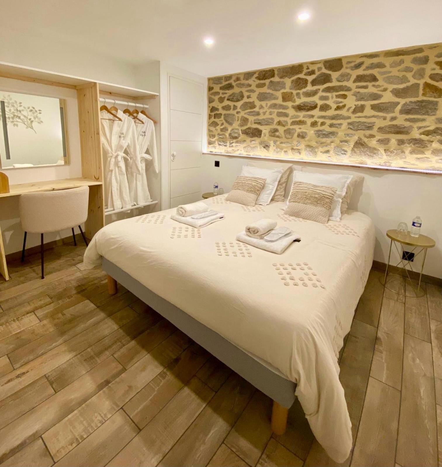 Villa Lily Spa, Chambre D'Hotes Avec Spa Privatif La Vicomte-sur-Rance Luaran gambar